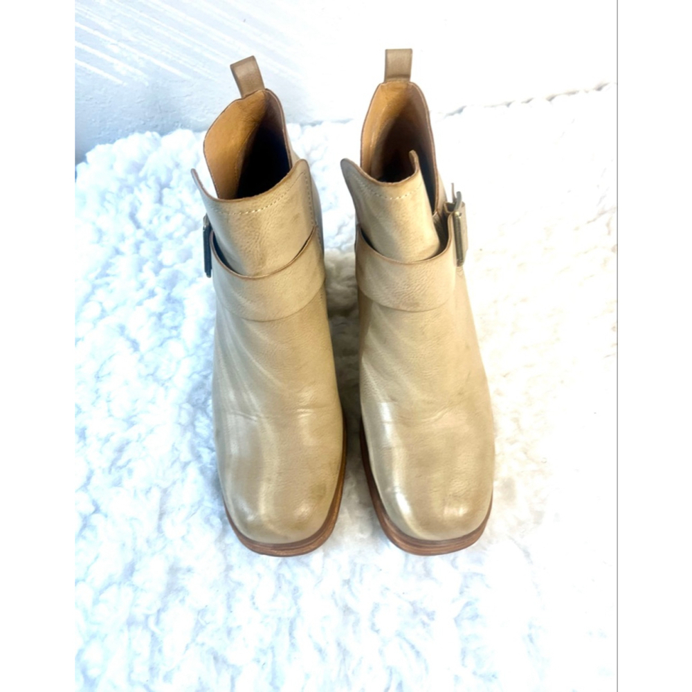 Korks Kari block heel bootie in a tan or cream color women size 10M